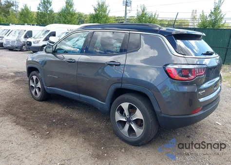 2018 Jeep Compass Latitude 4X4 z USA, uszkodzony, nr VIN 3C4NJDBB8JT245724